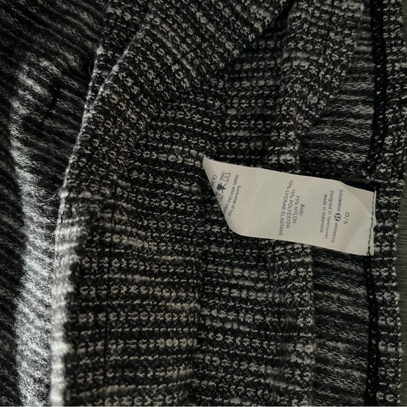 Lululemon scarf - Picture 4 of 5